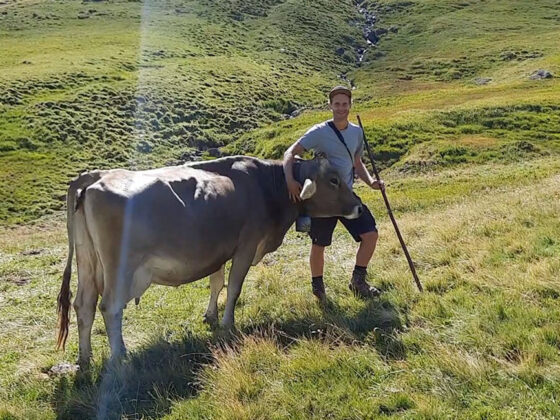 Patrick Schlatter hat auf der Alpe Zanders im Tiroler Oberland seinen Traumjob gefunden