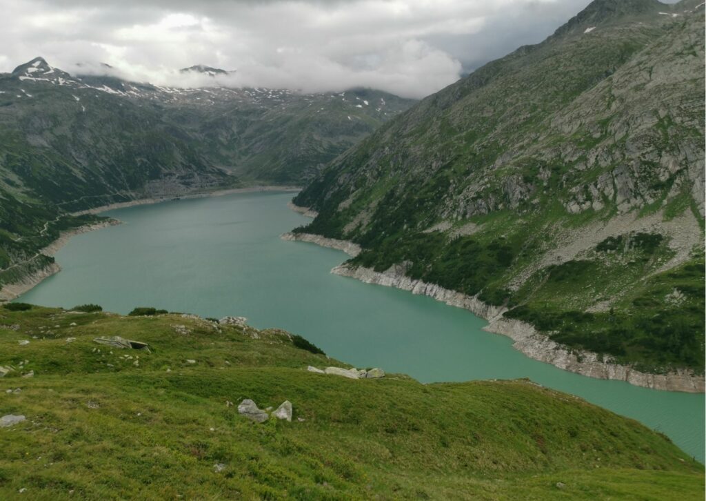 Die Bergmesse beim Kärntner Almwandertag fand vor einer beeindruckenden Landschaft statt.