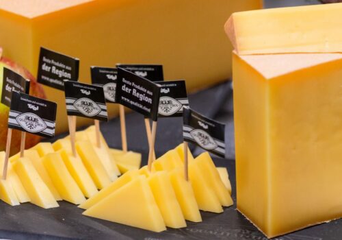 Feierlicher Anschnitt des Tiroler Almkäse GU im Rahmen der Innsbrucker Herbstmesse